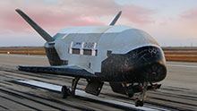 x-37b着陆的壁纸图片。